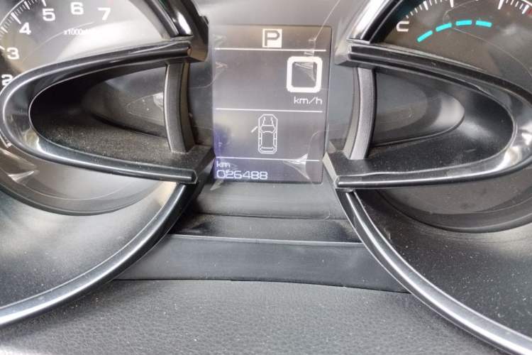 Used Dongfeng Aeolus AX7 2016 2.0L Automatic Zhiyi Trim Odometer Close Up