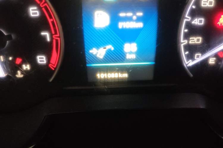 Used Dongfeng Aeolus AX7 2016 2.0L Automatic Zhiyi Trim Odometer Close Up