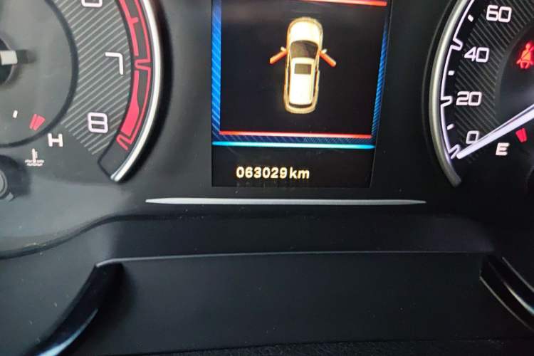 Used Dongfeng Aeolus AX7 2016 2.0L Automatic Zhiyi Trim Odometer Close Up
