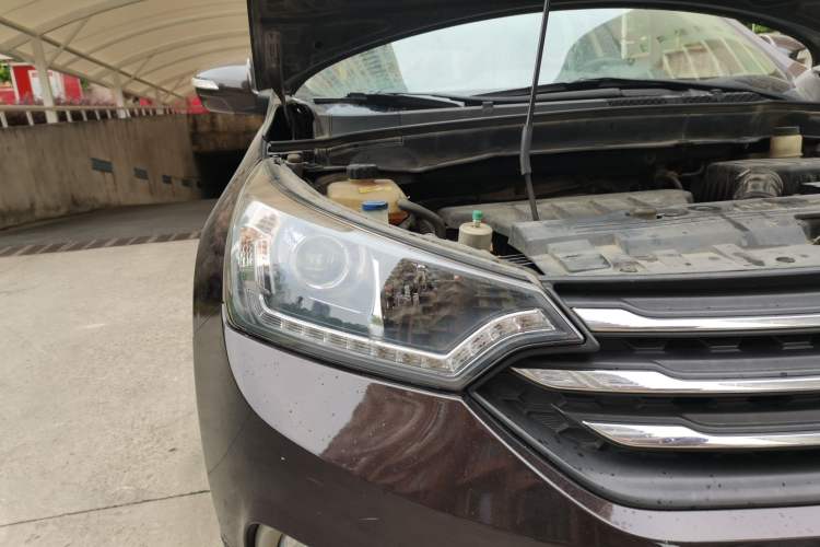 Used Dongfeng Aeolus AX7 2016 2.0L Automatic Zhiyi Trim Right Front Headlight