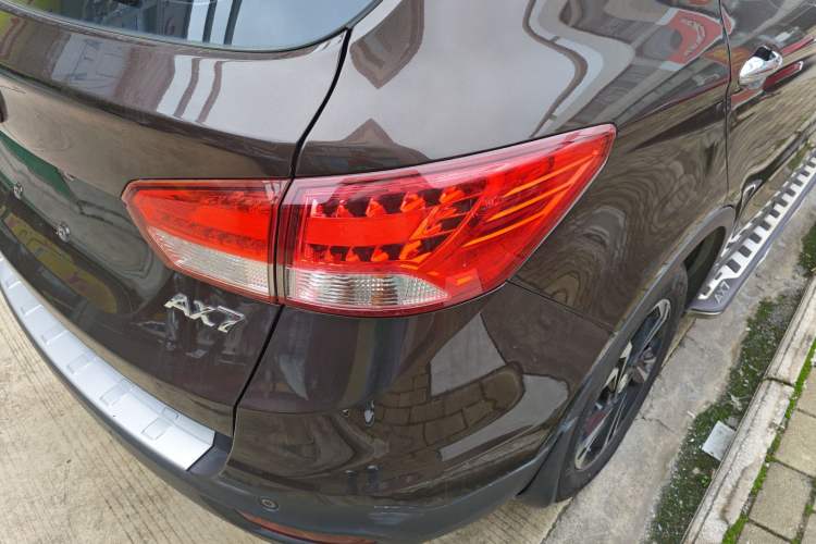 Used Dongfeng Aeolus AX7 2016 2.3L Automatic ZhiZun Version Right Rear Taillight