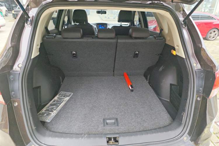 Used Dongfeng Aeolus AX7 2016 2.3L Automatic ZhiZun Version Trunk