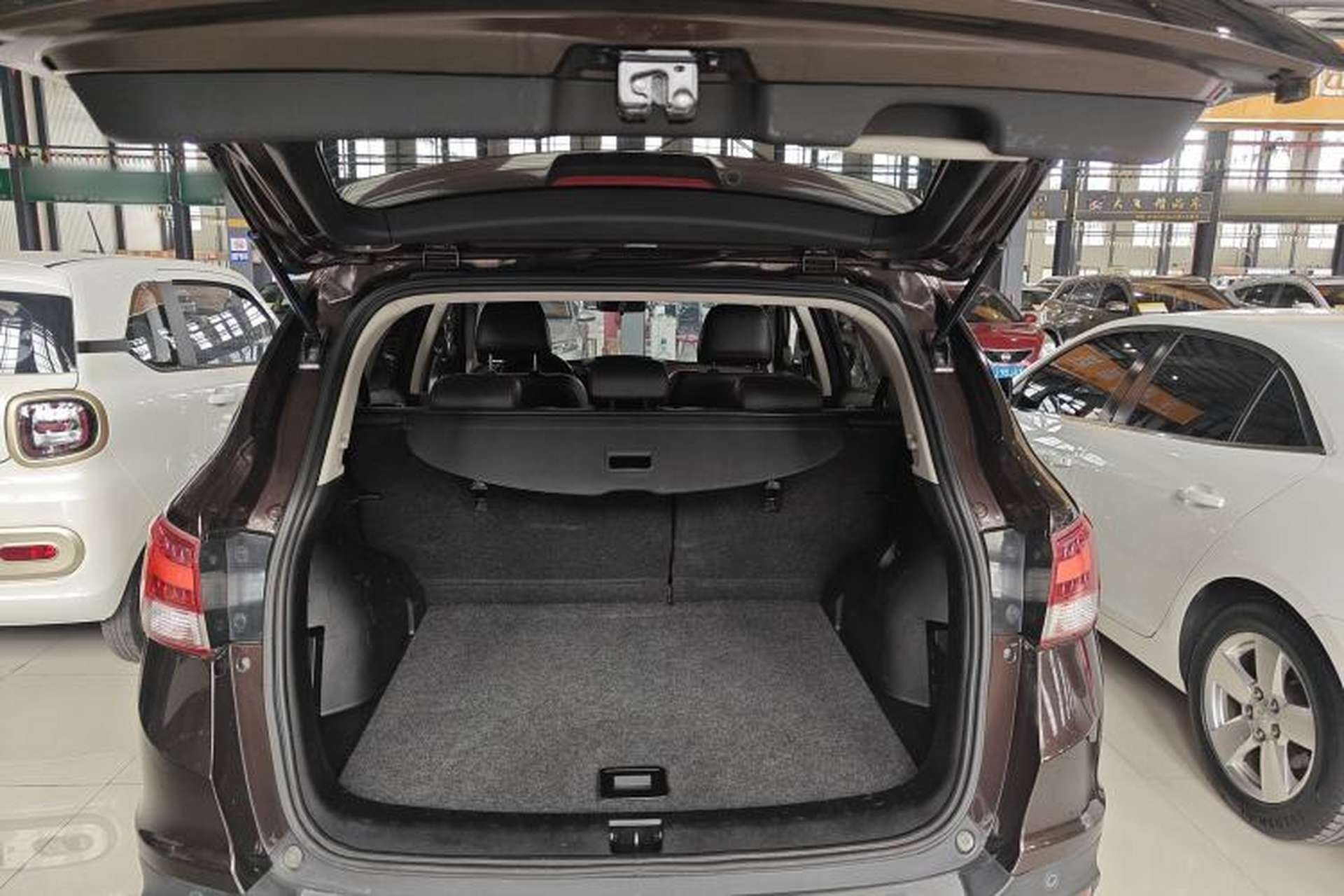 Used Dongfeng Aeolus AX7 2016 2.0L Automatic Zhiyi Trim Trunk