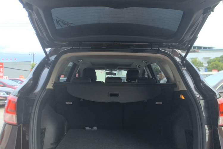 Used Dongfeng Aeolus AX7 2016 2.0L Automatic Zhiyi Trim Trunk