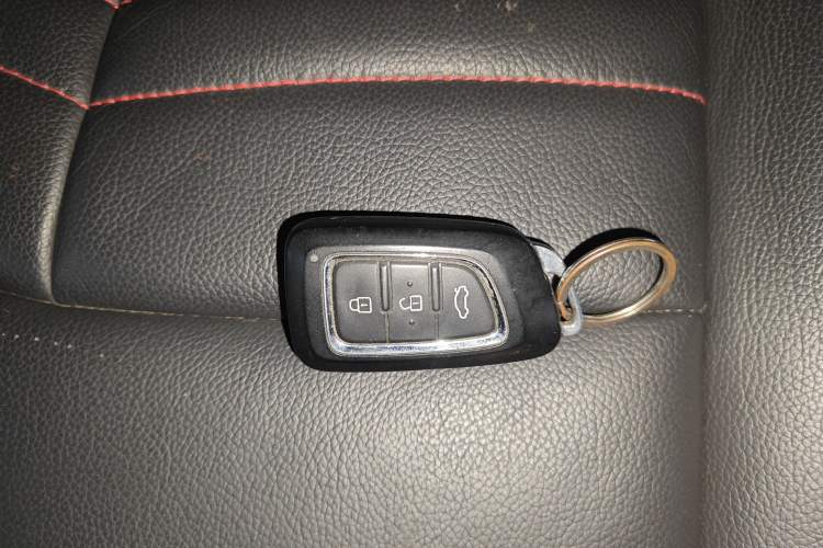 Used Dongfeng Aeolus AX7 2016 2.0L Automatic Zhiyi Trim Vehicle Key