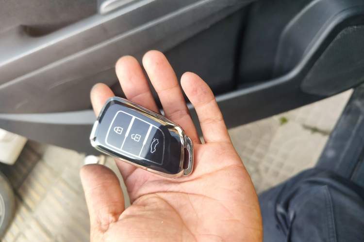 Used Dongfeng Aeolus AX7 2016 2.0L Automatic Zhiyi Trim Vehicle Key