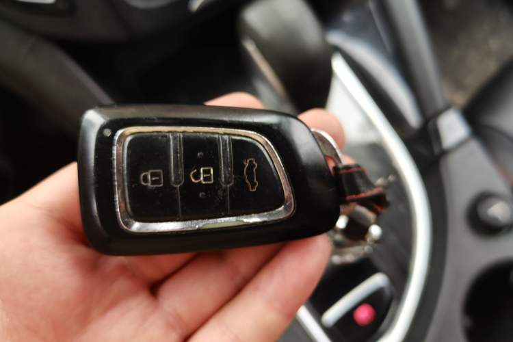 Used Dongfeng Aeolus AX7 2016 2.0L Automatic Zhiyi Trim Vehicle Key