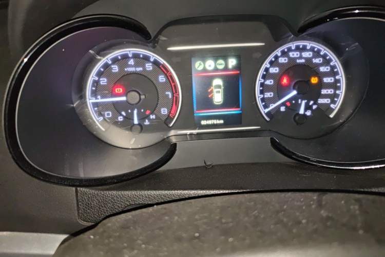 Used Dongfeng Aeolus AX7 2016 2.0L Automatic Zhiyi Trim Odometer Close Up