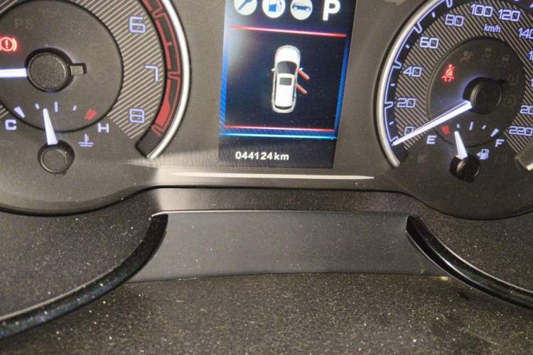 Used Dongfeng Aeolus AX7 2016 2.0L Automatic Zhiyi Trim Odometer Close Up