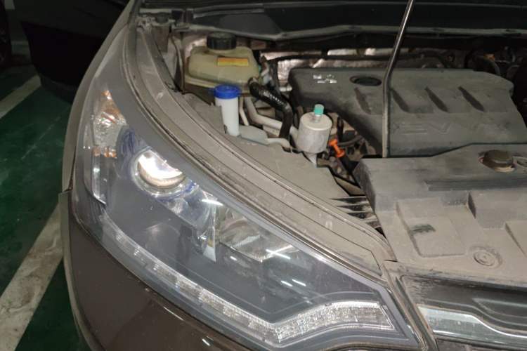 Used Dongfeng Aeolus AX7 2016 2.0L Automatic Zhiyi Trim Right Front Headlight