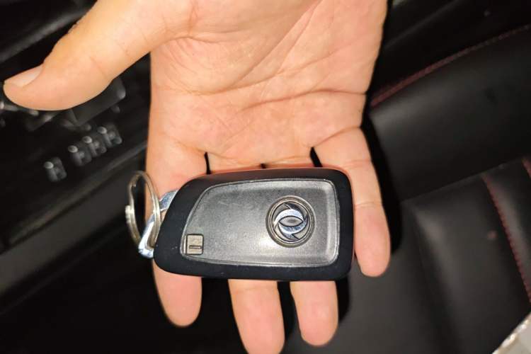 Used Dongfeng Aeolus AX7 2016 2.0L Automatic Zhiyi Trim Vehicle Key