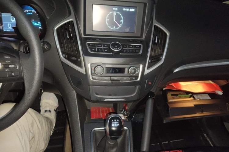 Used Dongfeng Aeolus AX7 2016 2.0L Manual Zhuyue Model Audio And AC Panel