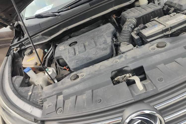 Used Dongfeng Aeolus AX7 2016 2.0L Automatic Zhiyi Trim Engine Bay Right