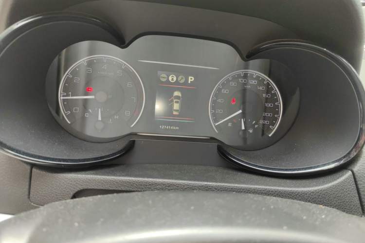 Used Dongfeng Aeolus AX7 2016 2.0L Automatic Zhiyi Trim Odometer Close Up