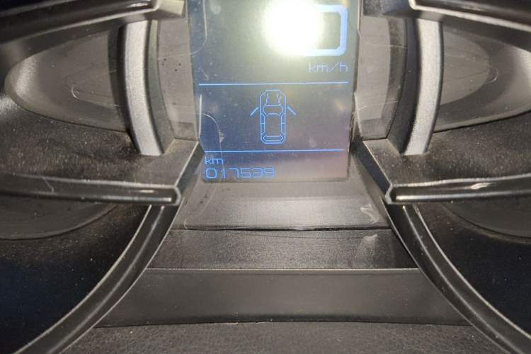 Used Dongfeng Aeolus AX7 2016 2.0L Manual Zhuyue Model Odometer Close Up