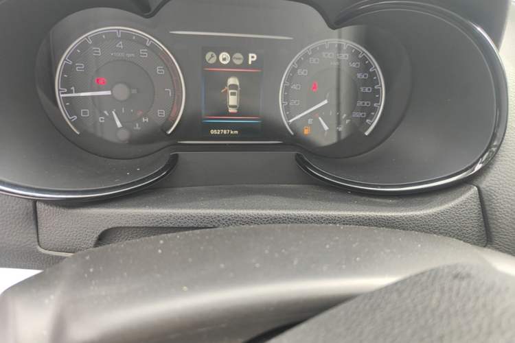 Used Dongfeng Aeolus AX7 2016 2.0L Automatic Zhiyi Trim Odometer Close Up
