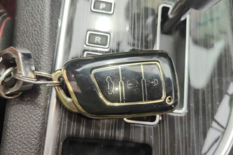 Used Dongfeng Aeolus AX7 2016 2.0L Automatic Zhiyi Trim Vehicle Key