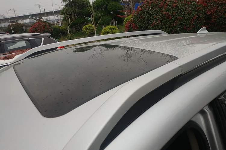 Used Dongfeng Aeolus AX7 2016 2.0L Automatic Zhiyi Trim Roof