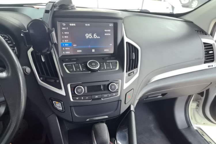 Used Dongfeng Aeolus AX7 2016 2.0L Automatic Zhiyi Trim Audio And AC Panel