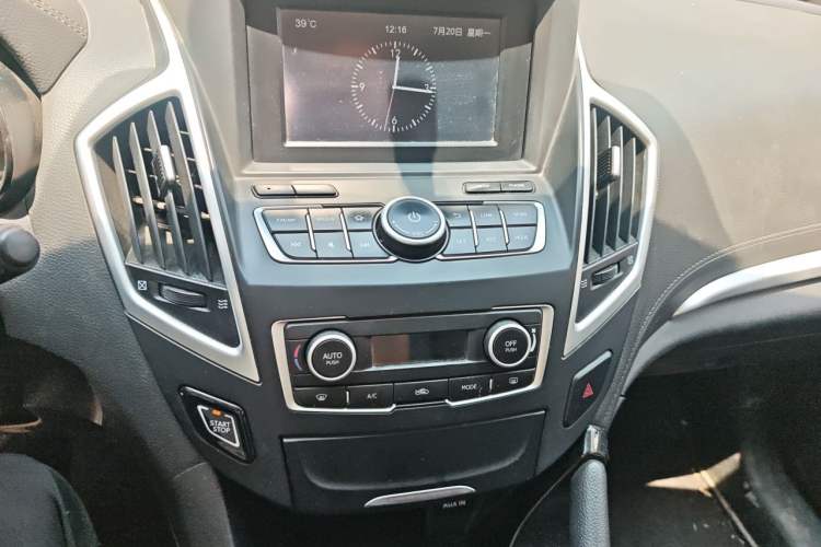 Used Dongfeng Aeolus AX7 2016 1.4T Manual Zhuyue Model Audio And AC Panel