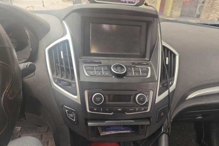 Used Dongfeng Aeolus AX7 2016 1.4T Manual Zhuyue Model Audio And AC Panel