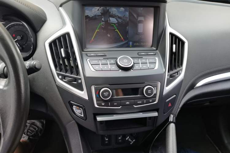 Used Dongfeng Aeolus AX7 2016 2.3L Automatic ZhiZun Version Audio And AC Panel