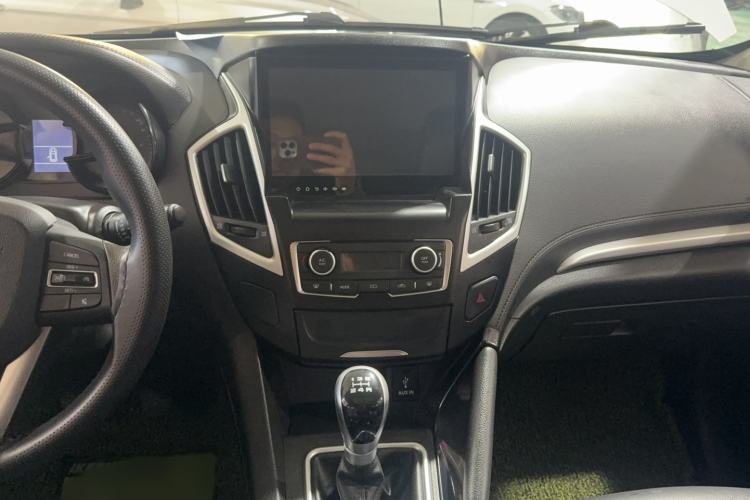 Used Dongfeng Aeolus AX7 2016 2.0L Manual Zhuyue Model Audio And AC Panel