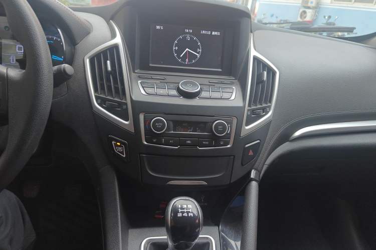 Used Dongfeng Aeolus AX7 2016 1.4T Manual Zhuyue Model Audio And AC Panel