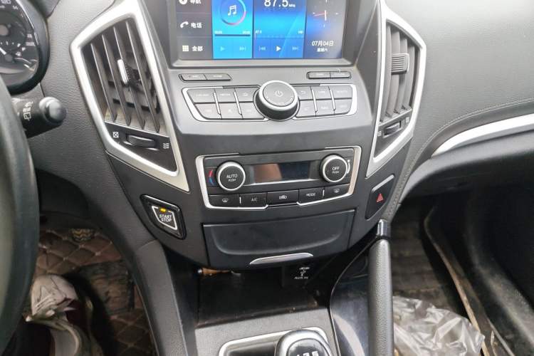 Used Dongfeng Aeolus AX7 2016 2.0L Manual Zhiyi Trim Audio And AC Panel