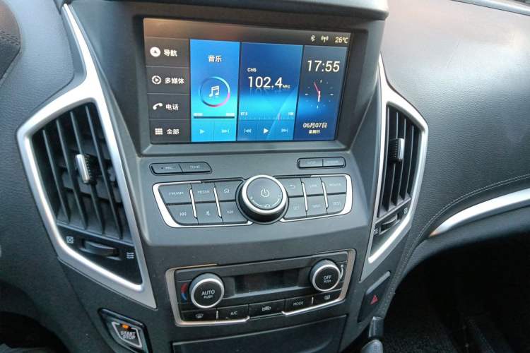 Used Dongfeng Aeolus AX7 2016 2.0L Manual Zhiyi Trim Audio And AC Panel