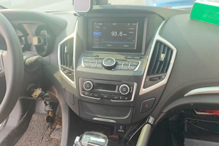 Used Dongfeng Aeolus AX7 2016 2.0L Automatic Zhiyue Trim Audio And AC Panel