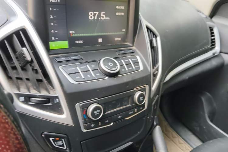 Used Dongfeng Aeolus AX7 2016 2.0L Automatic Zhiyi Trim Audio And AC Panel