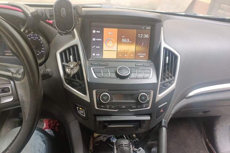 Used Dongfeng Aeolus AX7 2016 2.0L Automatic Zhiyi Trim Audio And AC Panel