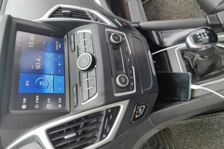 Used Dongfeng Aeolus AX7 2016 2.0L Manual Zhiyi Trim Audio And AC Panel