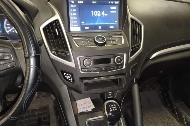 Used Dongfeng Aeolus AX7 2016 2.0L Manual Zhiyi Trim Audio And AC Panel