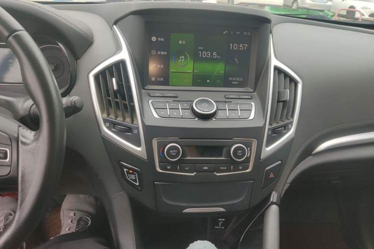 Used Dongfeng Aeolus AX7 2016 2.0L Manual Zhiyi Trim Audio And AC Panel