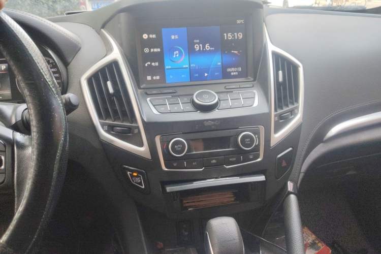 Used Dongfeng Aeolus AX7 2016 2.3L Automatic ZhiZun Version Audio And AC Panel
