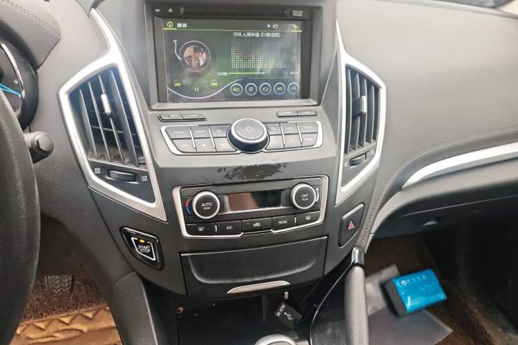 Used Dongfeng Aeolus AX7 2016 1.4T Manual Zhuyue Model Audio And AC Panel
