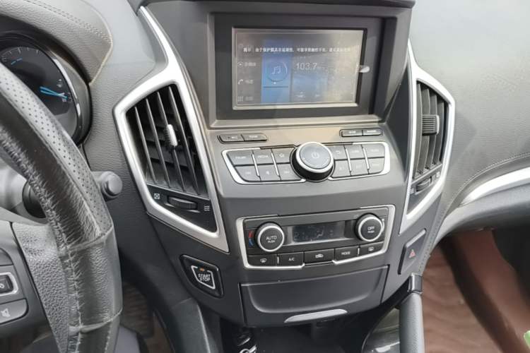Used Dongfeng Aeolus AX7 2016 1.4T Manual Zhuyue Model Audio And AC Panel