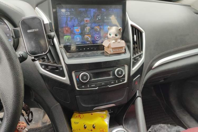 Used Dongfeng Aeolus AX7 2016 1.4T Manual ZhiShang Model Audio And AC Panel