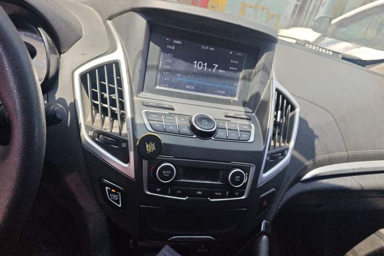 Used Dongfeng Aeolus AX7 2016 1.4T Manual Zhuyue Model Audio And AC Panel