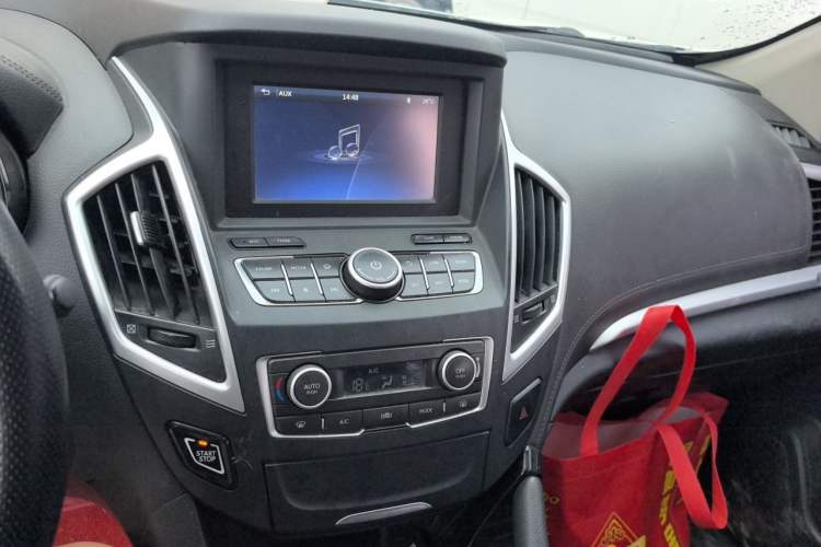 Used Dongfeng Aeolus AX7 2016 1.4T Manual Zhuyue Model Audio And AC Panel