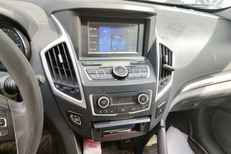 Used Dongfeng Aeolus AX7 2016 1.4T Manual Zhuyue Model Audio And AC Panel