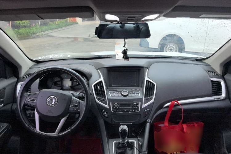 Used Dongfeng Aeolus AX7 2016 1.4T Manual Zhuyue Model Center Console