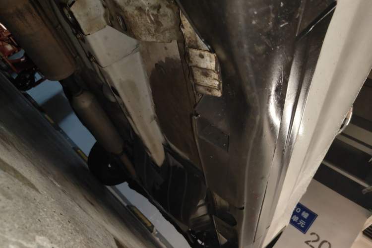 Used Dongfeng Aeolus AX7 2016 2.0L Manual Zhiyi Trim Chassis Front Left
