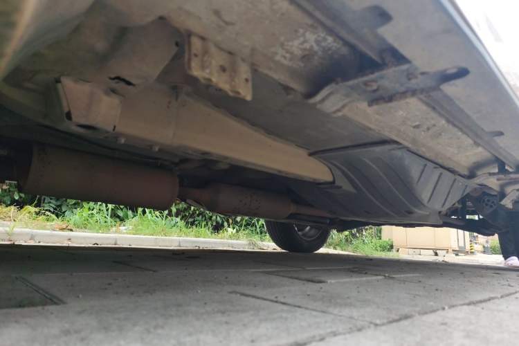 Used Dongfeng Aeolus AX7 2016 2.0L Automatic Zhiyi Trim Chassis Front Left