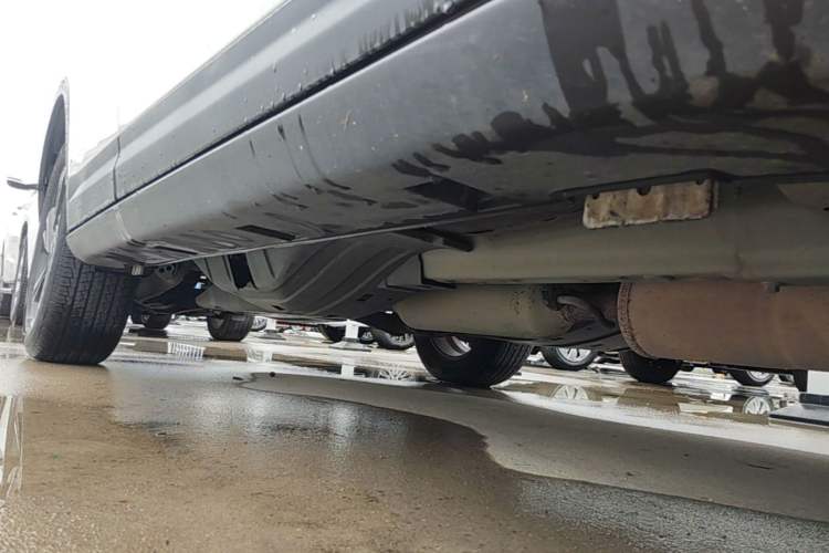 Used Dongfeng Aeolus AX7 2016 2.0L Automatic Zhiyi Trim Chassis Front Right