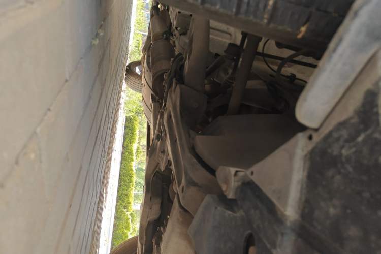 Used Dongfeng Aeolus AX7 2016 2.0L Automatic Zhiyue Trim Chassis Front Right