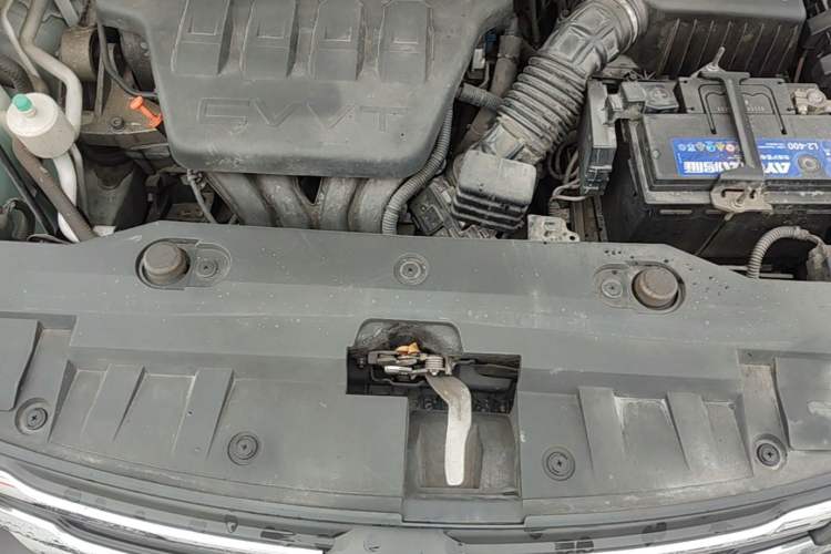 Used Dongfeng Aeolus AX7 2016 2.0L Automatic Zhiyi Trim Engine Bay