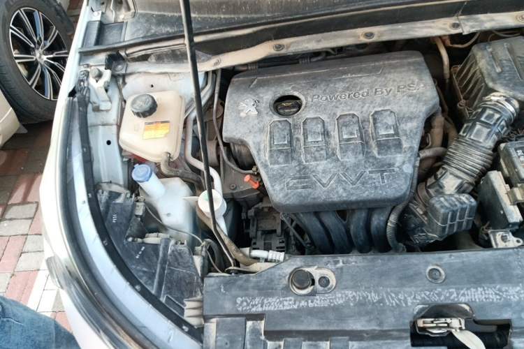 Used Dongfeng Aeolus AX7 2016 2.0L Manual Zhiyi Trim Engine Bay Right
